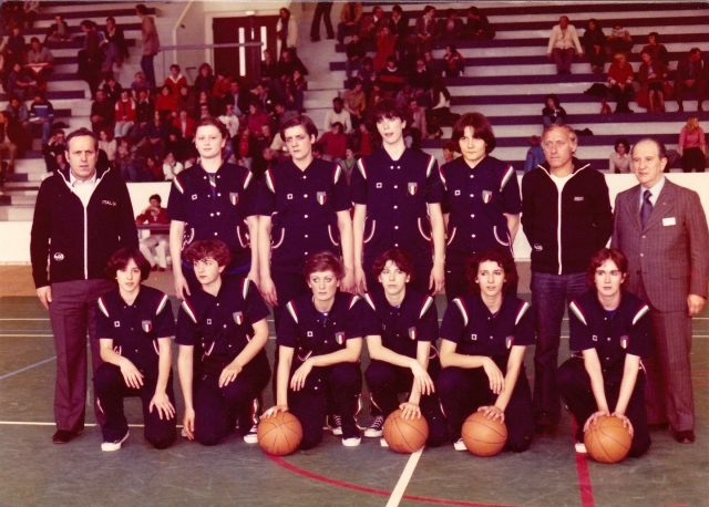 La Nazionale femminile Junior a St.Quintin nel 1976: in piedi da sinistra si riconoscono l'allenatore Pagnini, Grossi, Paoli, Bernardoni, Marietti, Massaggiatore X e Tricerri. Dal basso a sinistra Filippetto, Armilletti, Fogliani, Cesati, Orsucci, X. 